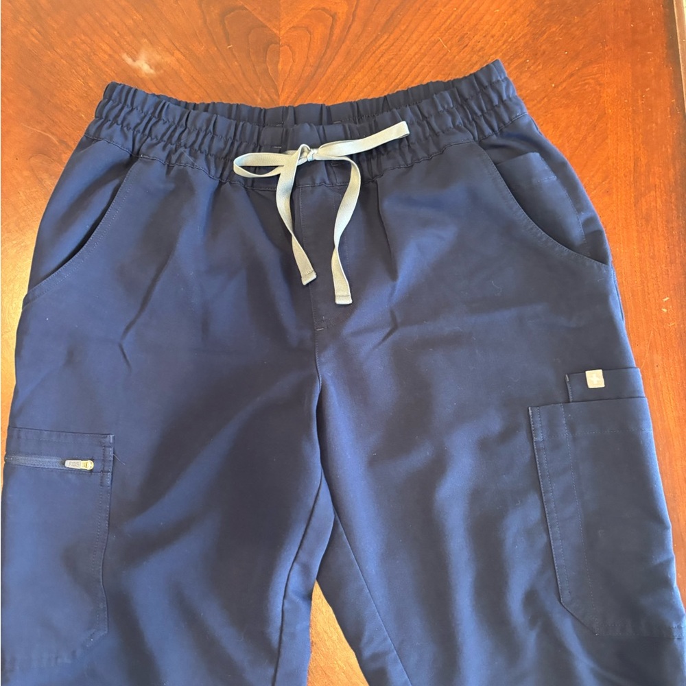 Figs- Navy- Mid Rise Uman Relaxed Jogger- Size Medium